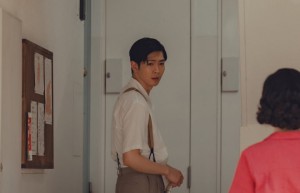 《远山淡影》剧照：松下洸平温柔抚广濑铃腹