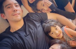贾静雯与修杰楷夏威夷度假遭遇海啸