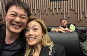 陈奕迅晒与杨千嬅、容祖儿等明星合影，心情超好