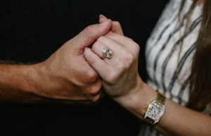 霉霉宣布订婚：英语老师与体育老师喜结连理