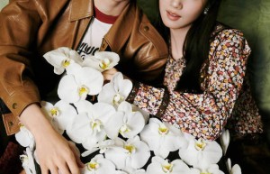 卢昱晓与侯明昊吉他合奏，鲜花CP画面动人