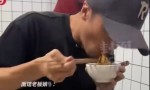 谢霆锋探访成都“眼哥”面馆，老板忙到仅一餐