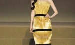 杨幂鎏金抹胸裙闪耀，金色曼陀罗般迷人