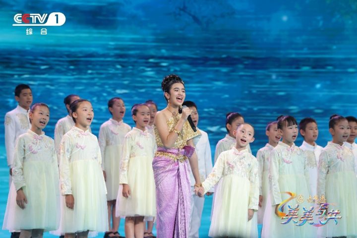《美美与共》中登场的柬埔寨小公主惊艳亮相，展示柬埔寨非遗仙女舞