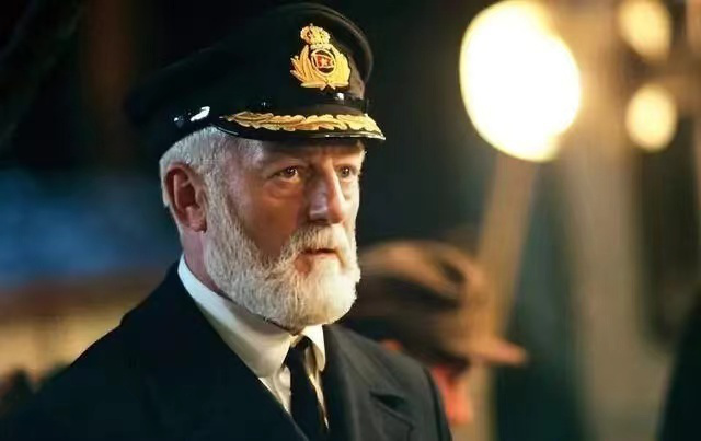 《泰坦尼克号》船长扮演者伯纳德希尔逝世，享年79岁-2