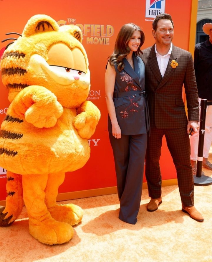 克里斯·帕拉特亮相《加菲猫》大电影首映礼，首周票房预测超3000万美元，备受关注-1