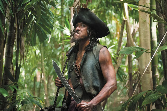 《加勒比海盗4》男主角被鲨鱼袭击身亡，遭咬成人棍-1