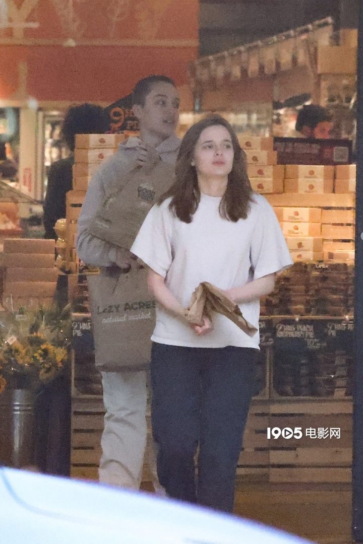 朱莉携龙凤胎子出席活动，布拉德·皮特不悦-1