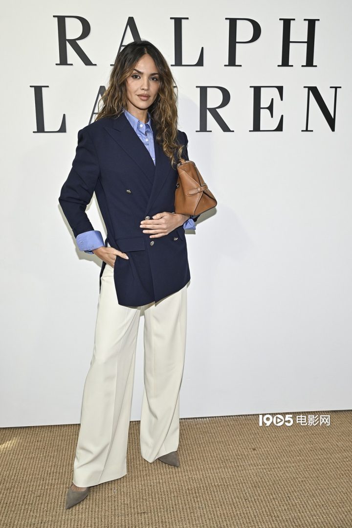 安妮·海瑟薇与林志玲“同框”，艾莎·冈萨雷斯亦在场-2