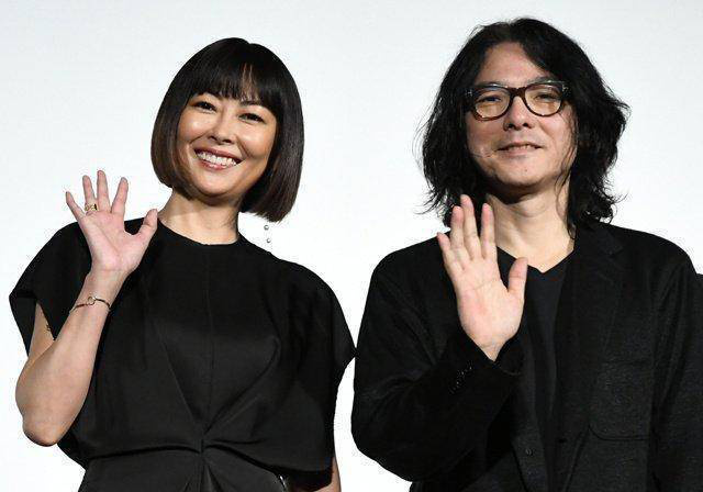 泪洒中山美穗告别式，岩井俊二发文怀念故友-1