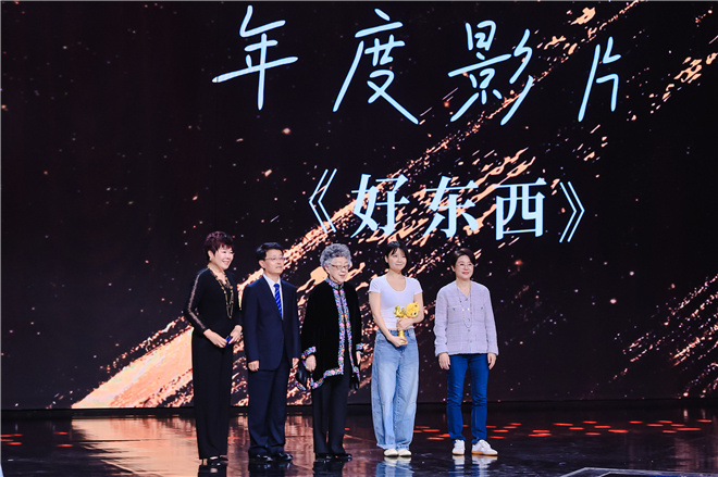 葛优咏梅张子枫荣获年度演员大奖-1