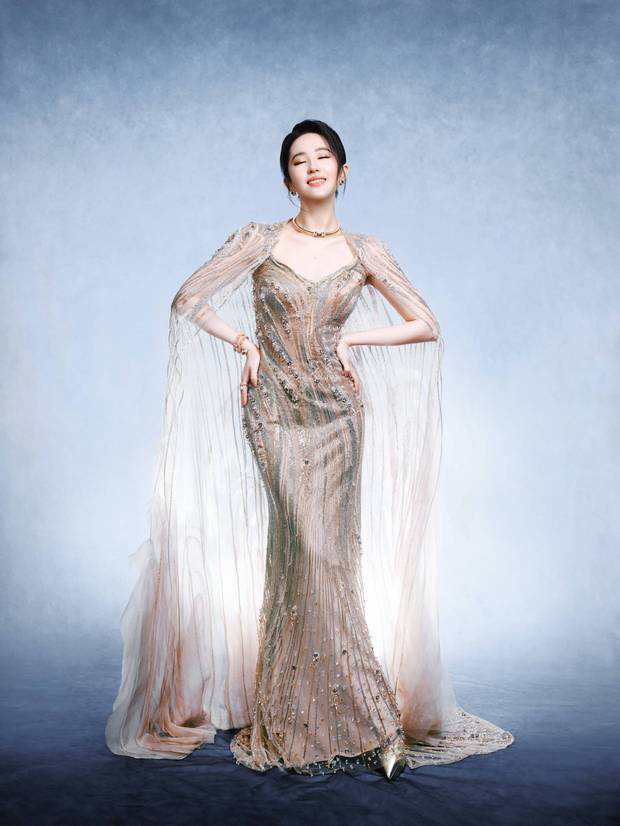 刘亦菲鎏金神女造型吸睛 华服笑颜惊艳全场-1