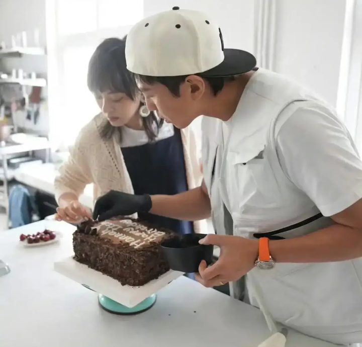 邓超孙俪“亲制”蛋糕庆小花11岁生日-2