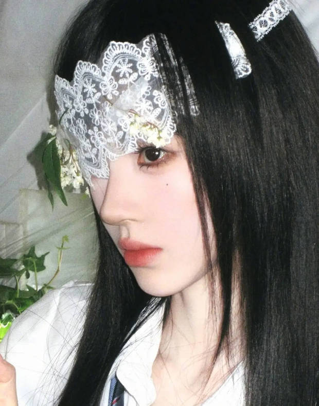 鞠婧祎《学院风》新造型，黑发齐刘海甜酷抢眼-3