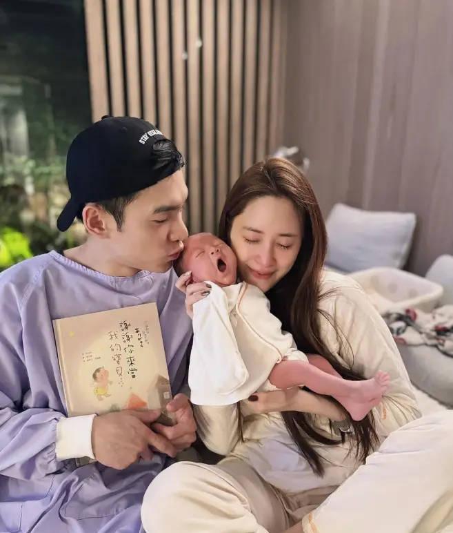 张书豪与欧阳妮妮杭州定居：难舍4月大宝宝-1