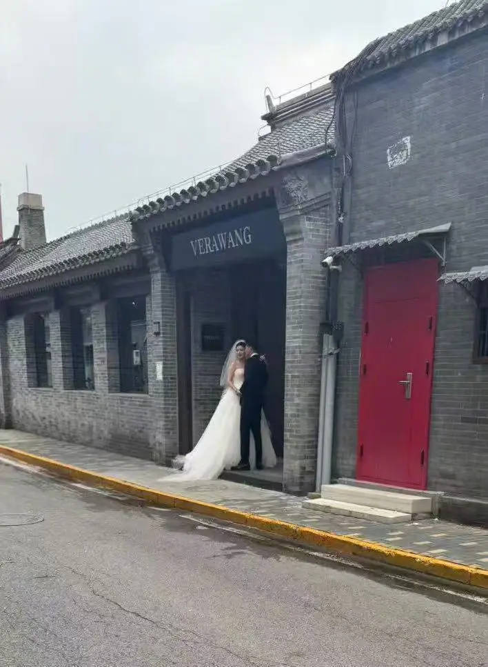 徐冬冬尹子维北京胡同“试婚纱”巧遇!-1 徐冬冬尹子维北京胡同“试婚纱”巧遇!-1