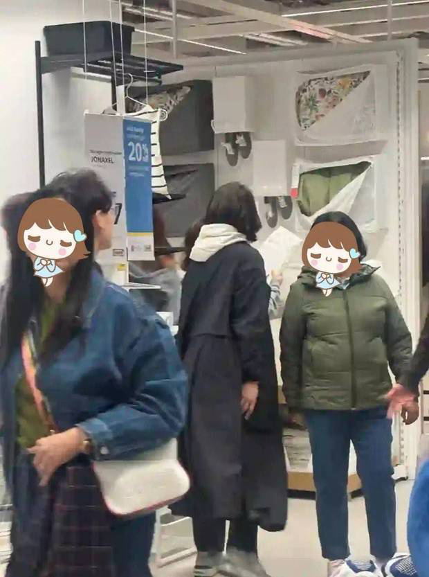 袁咏仪伴子英国求学，背影高挑显精神-1