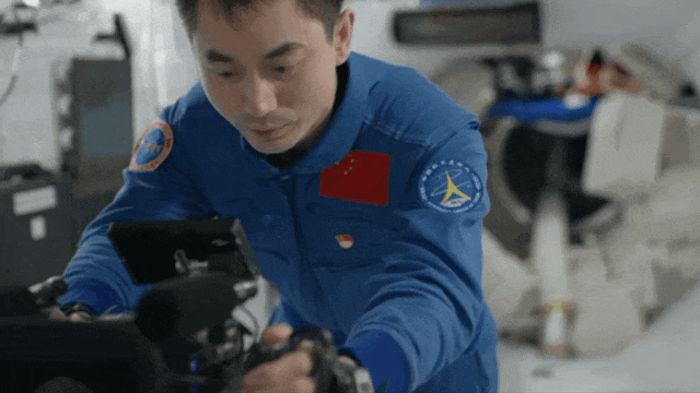 影院新片 | 《窗外是蓝星》:星光洒落人间-3 影院新片 | 《窗外是蓝星》:星光洒落人间-3