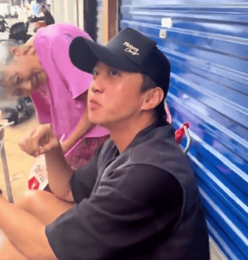 邓超南昌街头尝“奶奶凉菜” 赞奶奶“如花般年轻”-2 邓超南昌街头尝“奶奶凉菜” 赞奶奶“如花般年轻”-2