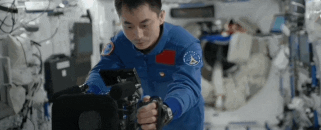 对话朱翌冉：中国人太空拍电影梦圆！-4