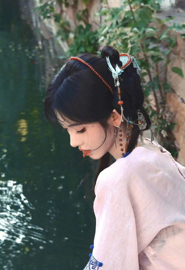 鞠婧祎《粉色襦裙》俏皮甜笑,娇憨动人-1 鞠婧祎《粉色襦裙》俏皮甜笑,娇憨动人-1