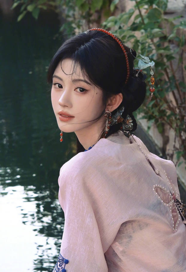 鞠婧祎《粉色襦裙》俏皮甜笑,娇憨动人-3 鞠婧祎《粉色襦裙》俏皮甜笑,娇憨动人-3