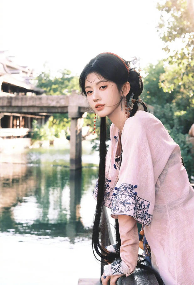 鞠婧祎《粉色襦裙》俏皮嘟嘴,甜笑展娇憨-2 鞠婧祎《粉色襦裙》俏皮嘟嘴,甜笑展娇憨-2