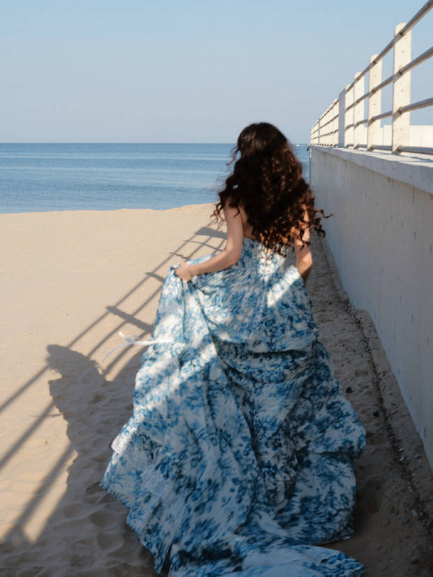 蔡文静着青花瓷礼服，展现清新风采-2