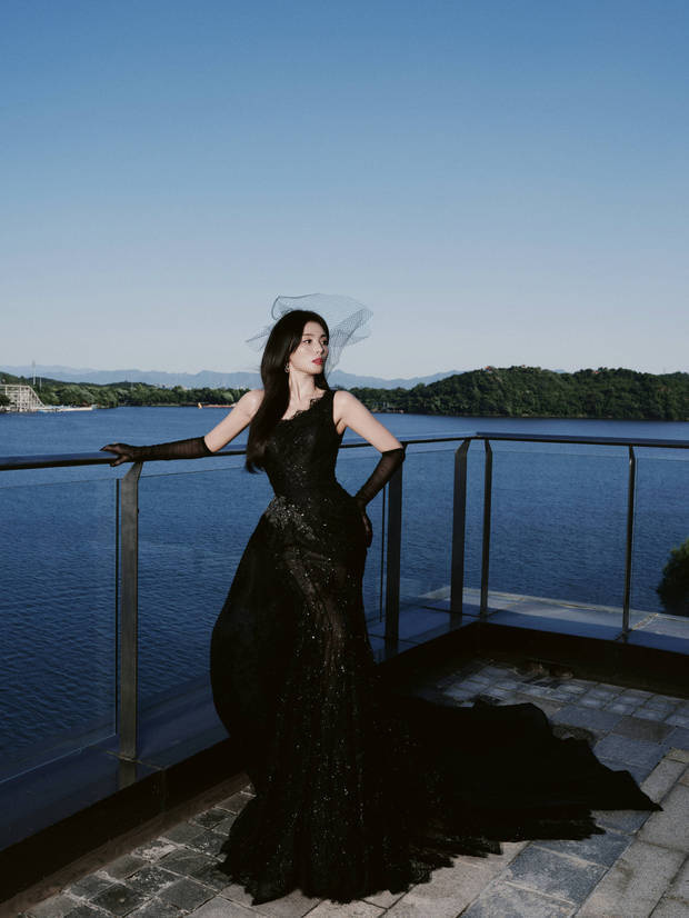 刘涛着黑裙，变身神秘画报女神-4