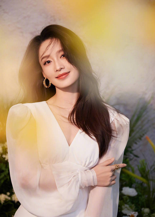 李沁白色礼服亮相,笑容灿烂-1 李沁白色礼服亮相,笑容灿烂-1