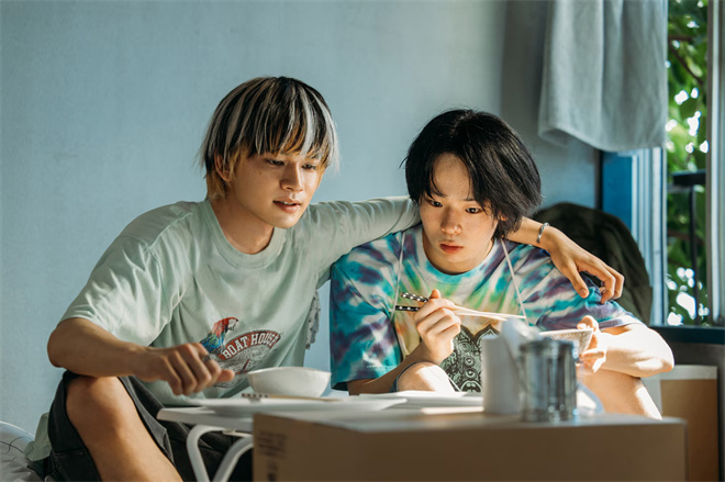 《愚者的身份》剧照:绫野刚与木南晴夏浪漫灯下相聚-1 《愚者的身份》剧照:绫野刚与木南晴夏浪漫灯下相聚-1