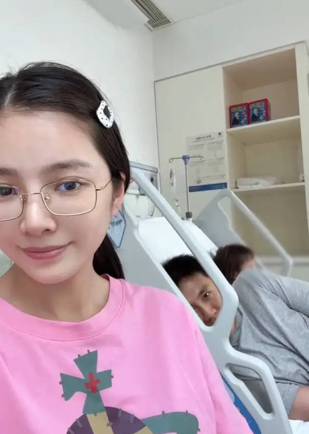 杜淳妻子谈女儿住院:脱水引发酸中毒-1 杜淳妻子谈女儿住院:脱水引发酸中毒-1