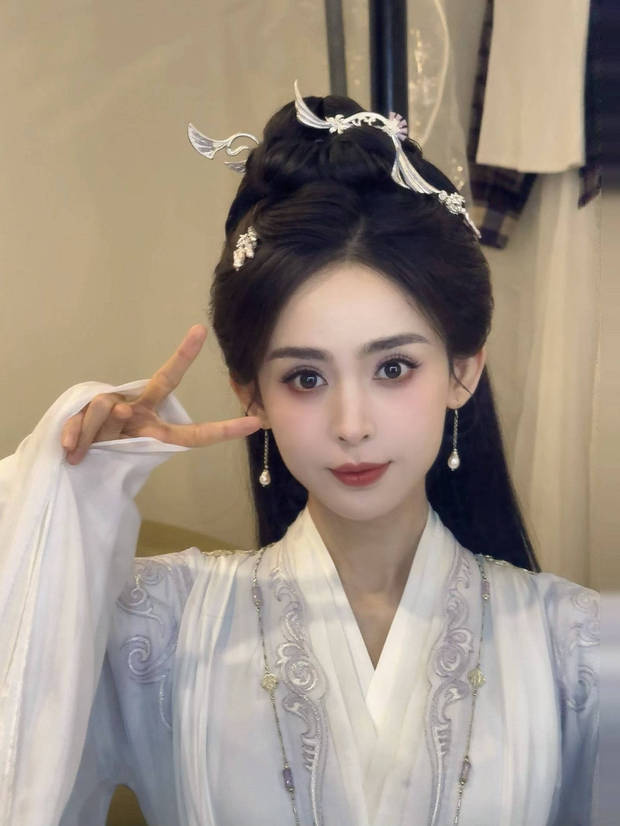 古力娜扎“古风”造型 甜笑比耶 俏皮满分-3 古力娜扎“古风”造型 甜笑比耶 俏皮满分-3