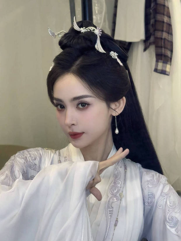 古力娜扎“古风”造型 甜笑比耶 俏皮满分-4 古力娜扎“古风”造型 甜笑比耶 俏皮满分-4