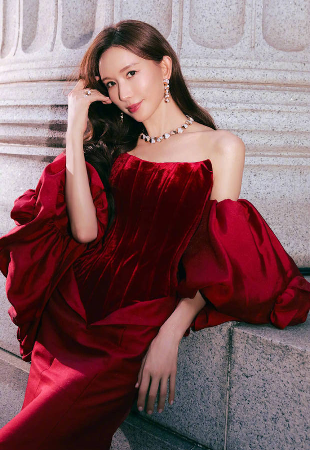 林志玲红丝绒抹胸裙显高贵,肌肤如雪美神降临-1 林志玲红丝绒抹胸裙显高贵,肌肤如雪美神降临-1