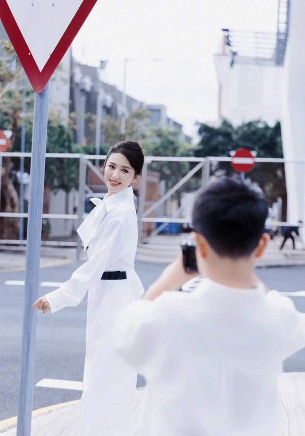 佟丽娅携朵朵登台,母子同框温情演绎-2 佟丽娅携朵朵登台,母子同框温情演绎-2