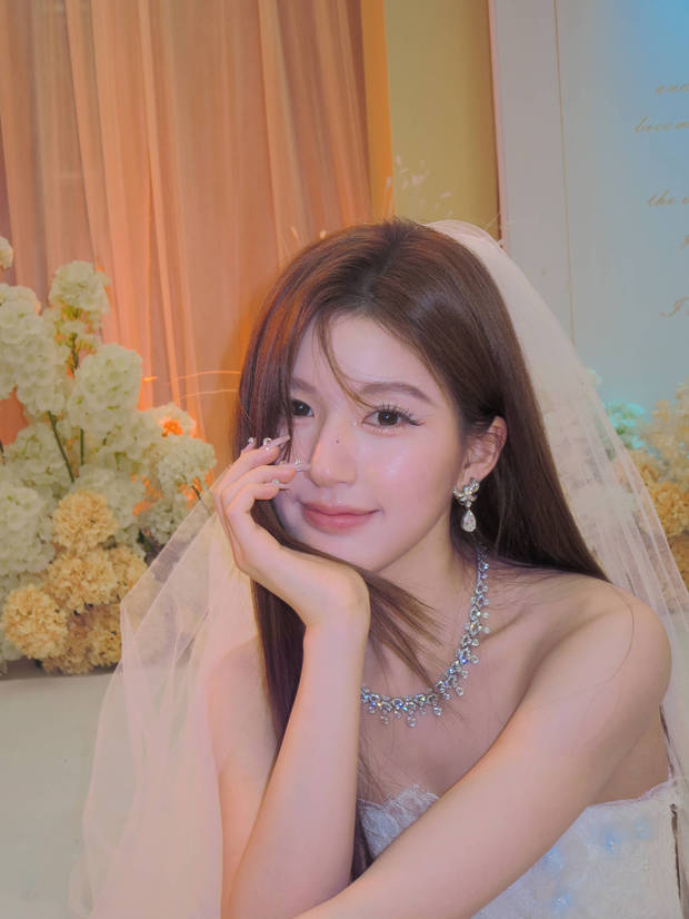 赵露思婚纱闪耀，眼神明亮，明艳动人-2